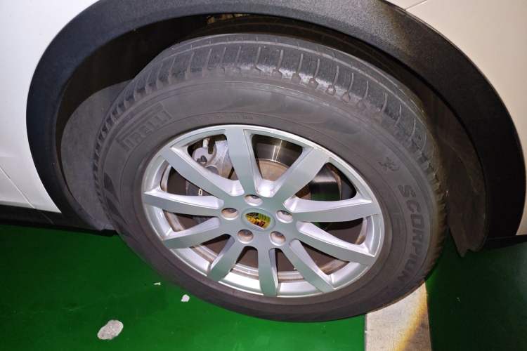 Used Porsche Cayenne 2018 Cayenne 3.0T Right Front Wheel Hub