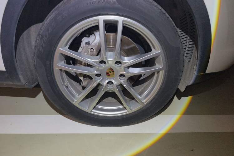 Used Porsche Cayenne 2018 Cayenne 3.0T Right Front Wheel Hub