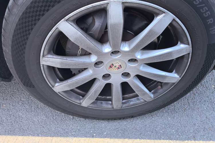 Used Porsche Cayenne 2018 Cayenne 3.0T Right Front Wheel Hub