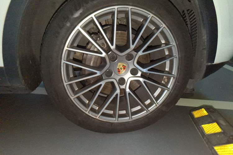 Used Porsche Cayenne 2018 Cayenne 3.0T Right Front Wheel Hub