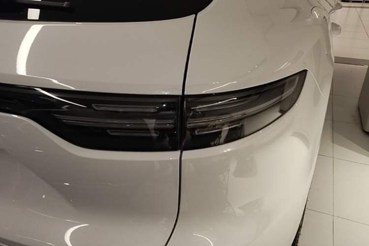 Used Porsche Cayenne 2018 Cayenne 3.0T Right Rear Taillight