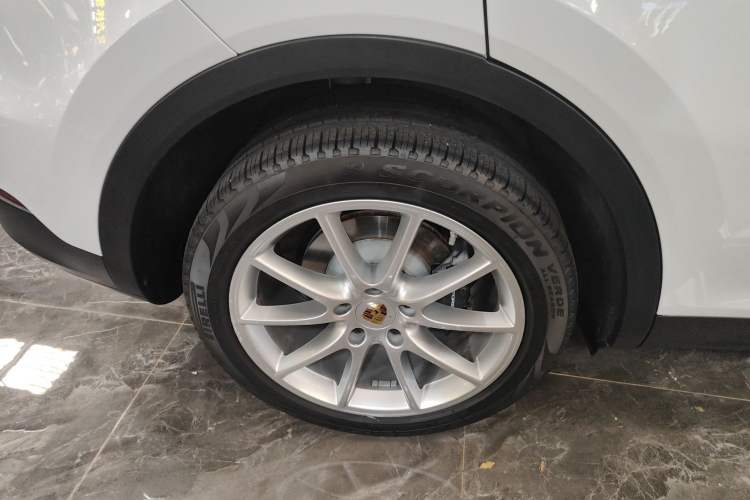 Used Porsche Cayenne 2018 Cayenne 3.0T Right Rear Wheel Hub