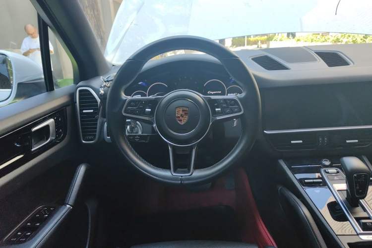 Used Porsche Cayenne 2018 Cayenne 3.0T Steering Wheel