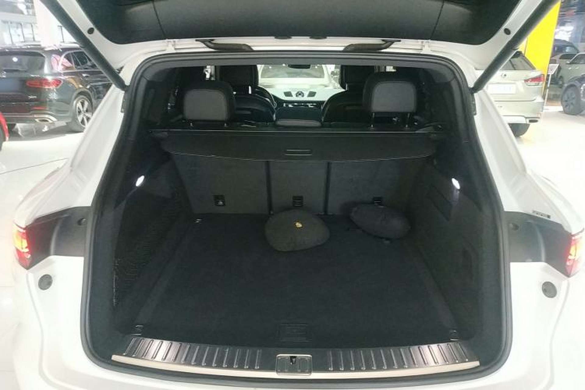 Used Porsche Cayenne 2018 Cayenne 3.0T Trunk