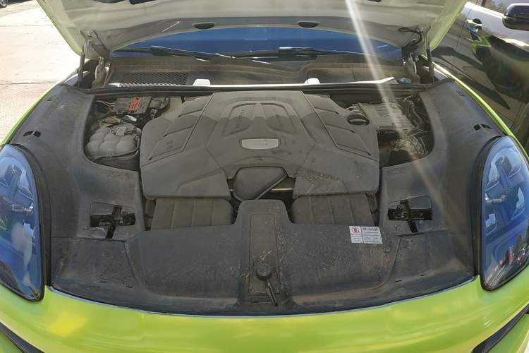 Used Porsche Cayenne 2018 Cayenne 3.0T Engine Bay