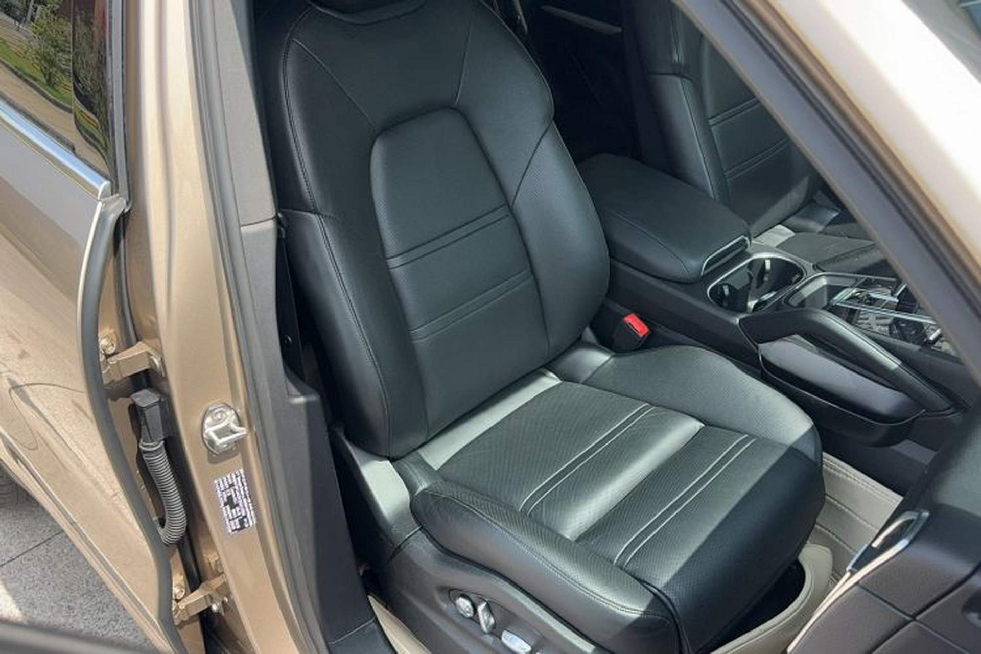 Used Porsche Cayenne 2018 Cayenne 3.0T Right Front Seat
