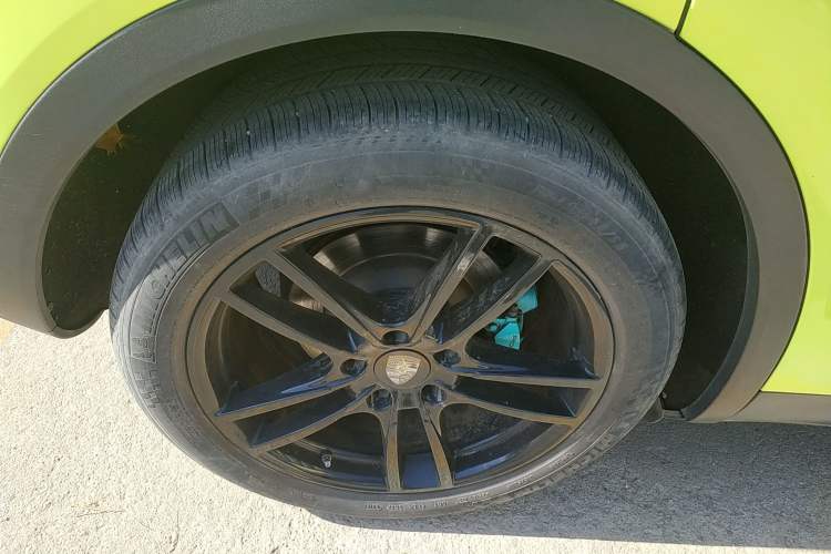 Used Porsche Cayenne 2018 Cayenne 3.0T Right Rear Wheel Hub