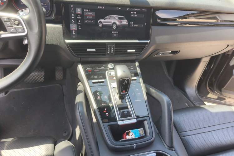 Used Porsche Cayenne 2019 Cayenne 3.0T Audio And AC Panel