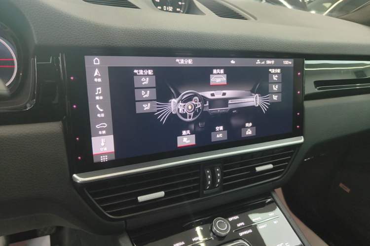 Used Porsche Cayenne 2019 Cayenne Coupé 3.0T Audio And AC Panel
