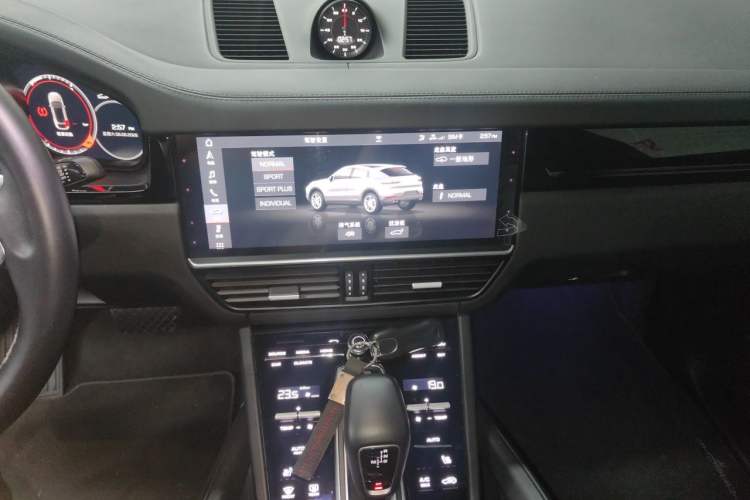 Used Porsche Cayenne 2019 Cayenne Coupé 3.0T Audio And AC Panel
