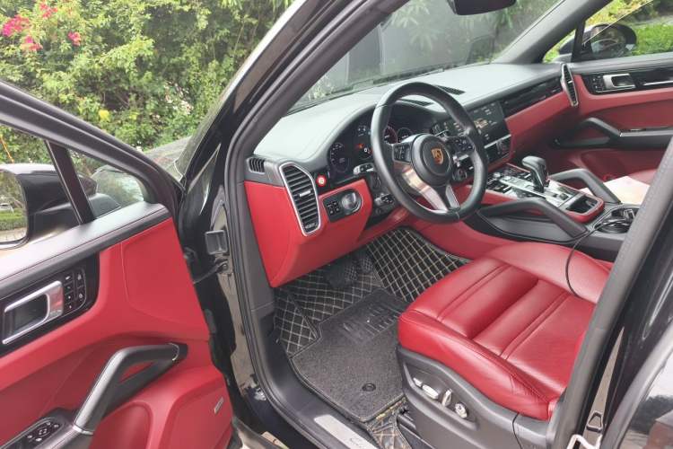 Used Porsche Cayenne 2019 Cayenne Coupé 3.0T Driver Seat
