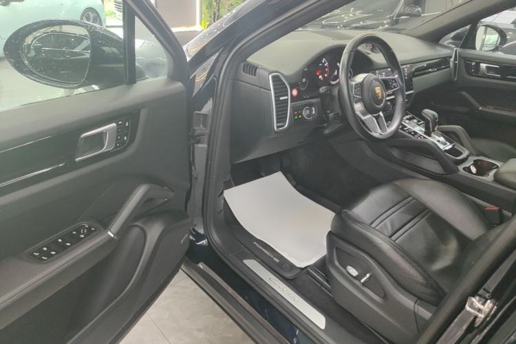 Used Porsche Cayenne 2019 Cayenne Coupé 3.0T Driver Seat