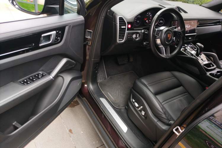 Used Porsche Cayenne 2019 Cayenne Coupé 3.0T Driver Seat