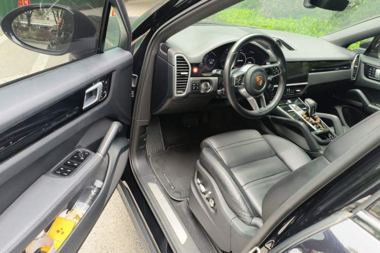 Used Porsche Cayenne 2019 Cayenne Coupé 3.0T Driver Seat