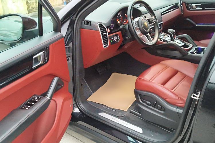 Used Porsche Cayenne 2019 Cayenne Coupé 3.0T Driver Seat