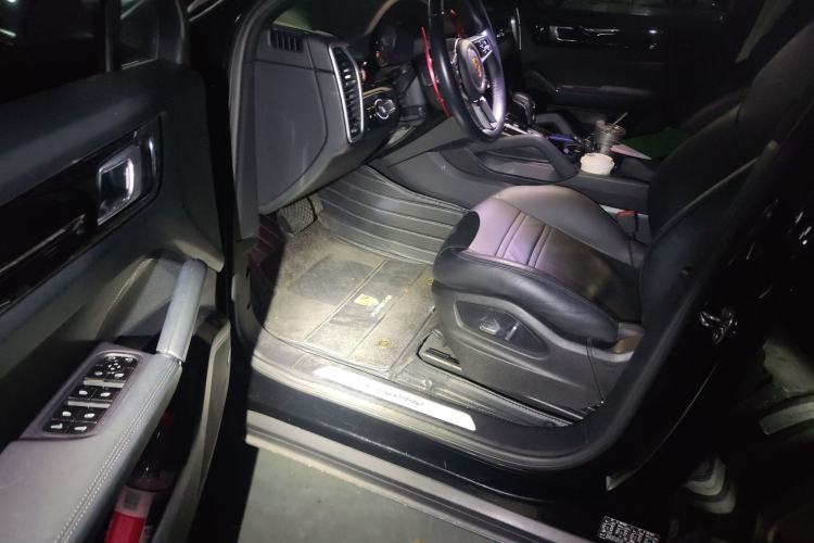 Used Porsche Cayenne 2019 Cayenne Coupé 3.0T Driver Seat