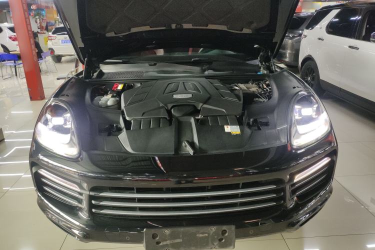 Used Porsche Cayenne 2019 Cayenne 3.0T Engine Bay