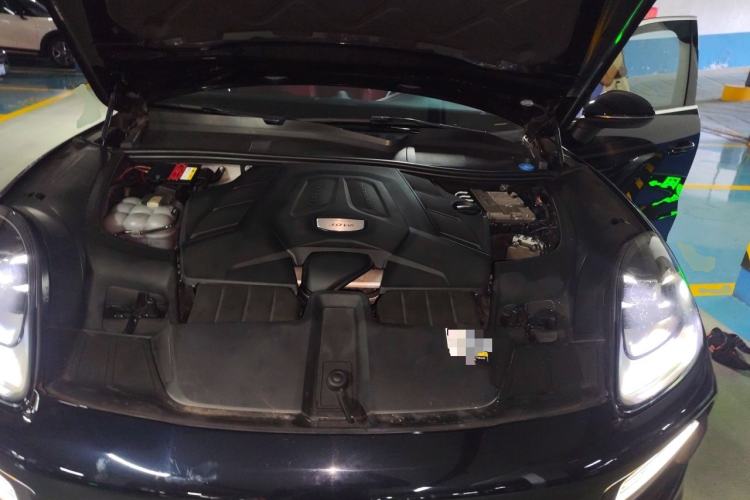 Used Porsche Cayenne 2019 Cayenne 3.0T Engine Bay