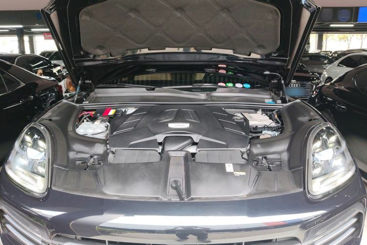 Used Porsche Cayenne 2019 Cayenne 3.0T Engine Bay