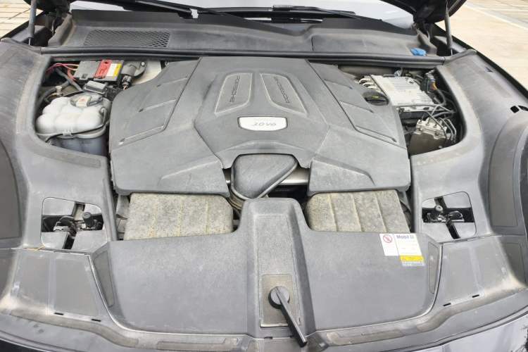 Used Porsche Cayenne 2019 Cayenne Coupé 3.0T Engine Bay