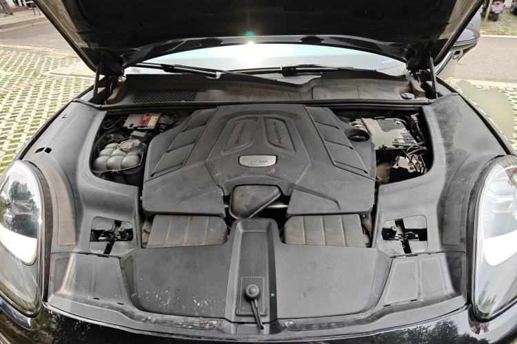 Used Porsche Cayenne 2019 Cayenne 3.0T Engine Bay