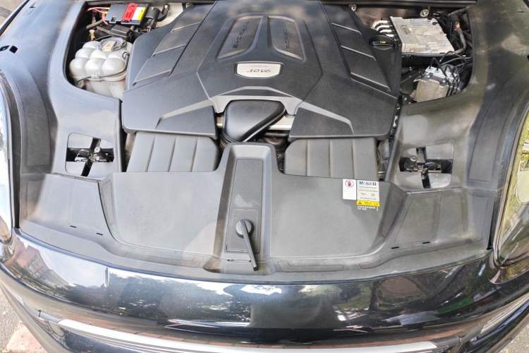 Used Porsche Cayenne 2019 Cayenne 3.0T Engine Bay