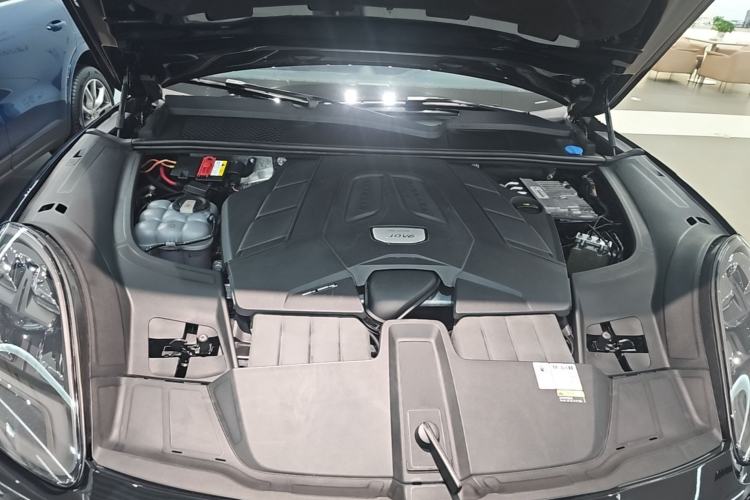 Used Porsche Cayenne 2019 Cayenne 3.0T Engine Bay