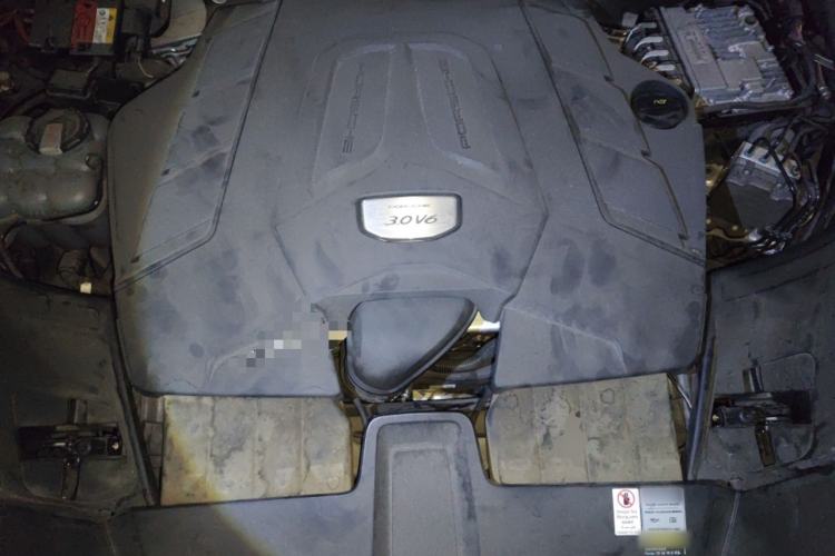 Used Porsche Cayenne 2019 Cayenne 3.0T Engine Bay