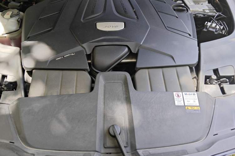 Used Porsche Cayenne 2019 Cayenne 3.0T Engine Bay