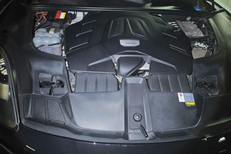Used Porsche Cayenne 2019 Cayenne 3.0T Engine Bay