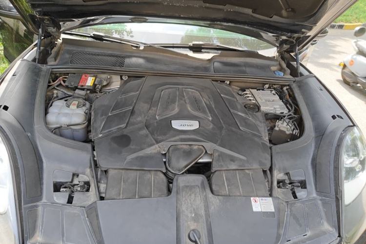 Used Porsche Cayenne  Engine Bay