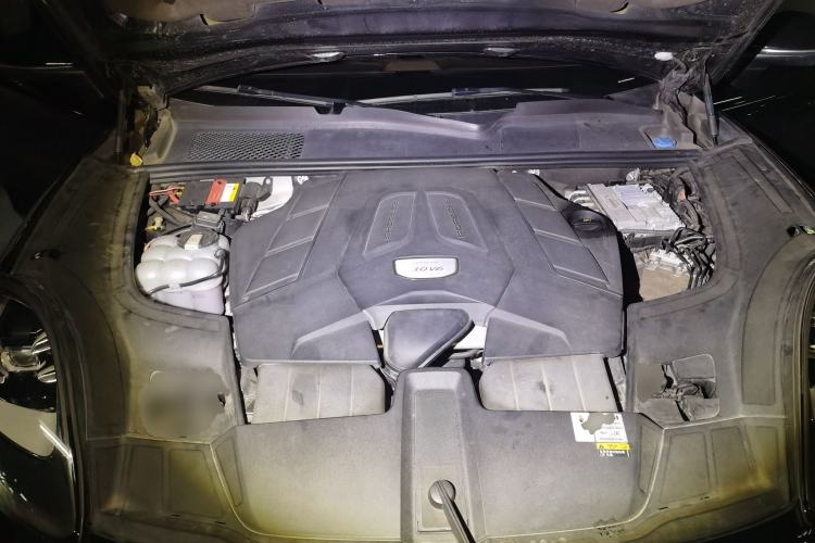 Used Porsche Cayenne 2019 Cayenne 3.0T Engine Bay