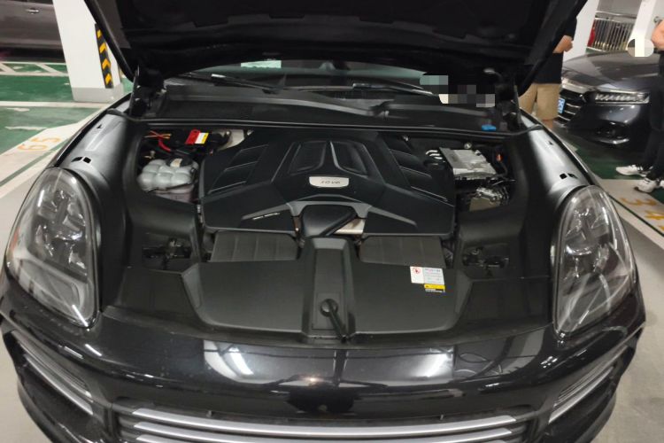 Used Porsche Cayenne 2019 Cayenne 3.0T Engine Bay