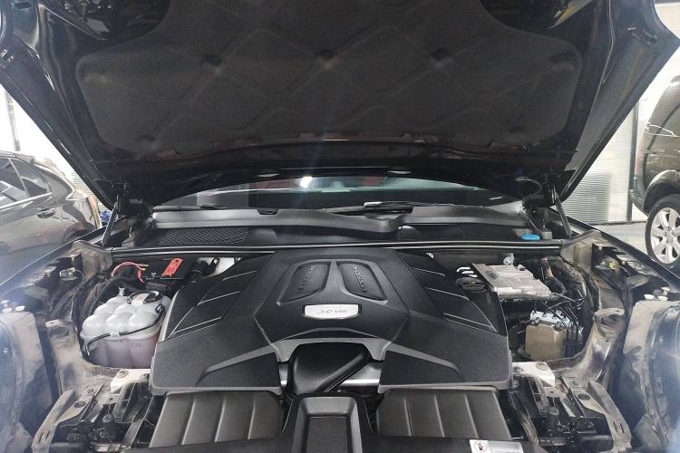 Used Porsche Cayenne 2019 Cayenne 3.0T Engine Bay