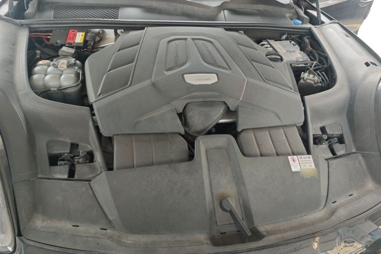 Used Porsche Cayenne 2019 Cayenne 3.0T Engine Bay