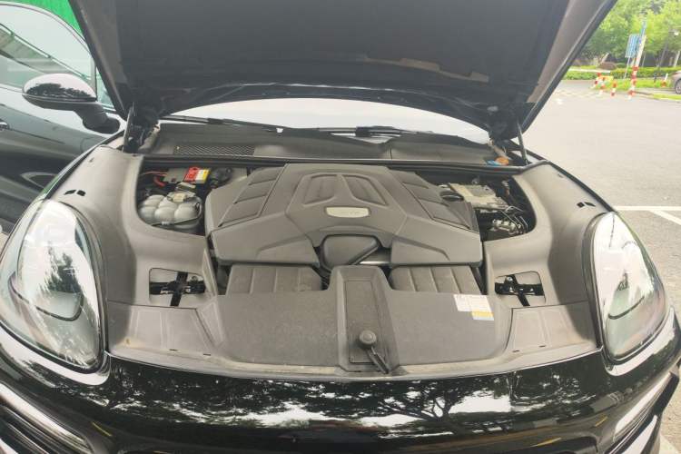 Used Porsche Cayenne 2019 Cayenne Coupé 3.0T Engine Bay