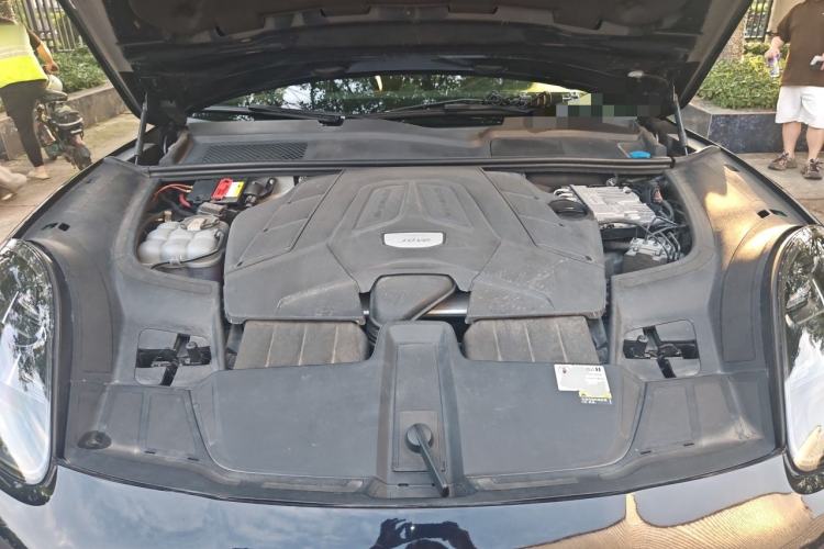 Used Porsche Cayenne 2019 Cayenne 3.0T Engine Bay