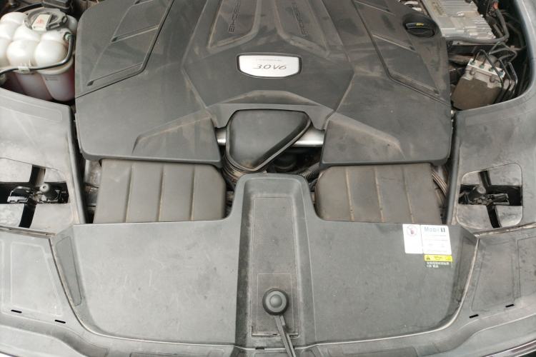 Used Porsche Cayenne 2019 Cayenne Coupé 3.0T Engine Bay