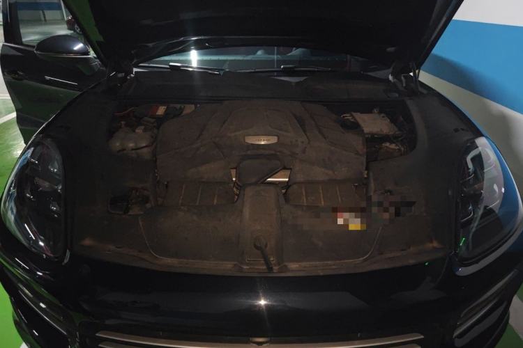 Used Porsche Cayenne 2019 Cayenne 3.0T Engine Bay
