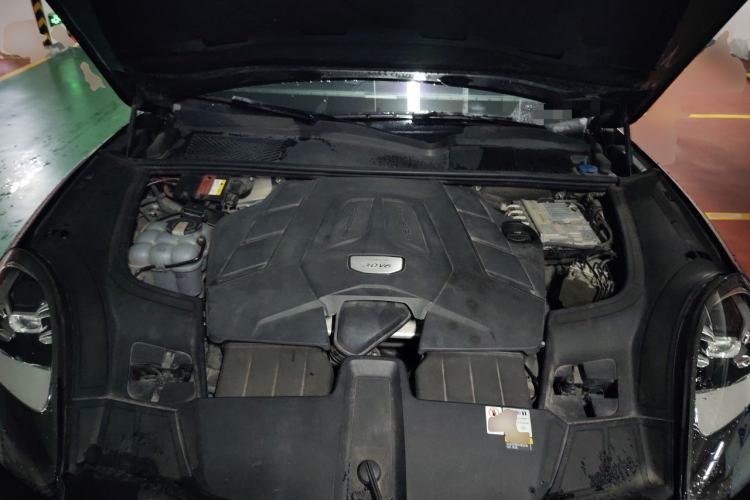 Used Porsche Cayenne 2019 Cayenne 3.0T Engine Bay