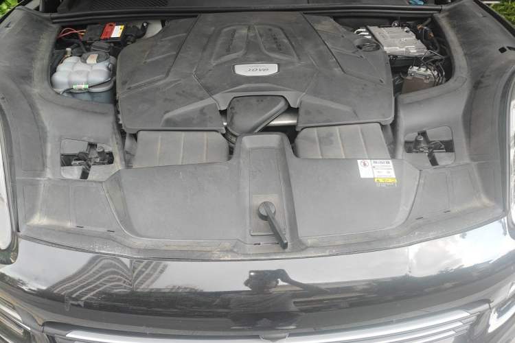 Used Porsche Cayenne 2019 Cayenne 3.0T Engine Bay
