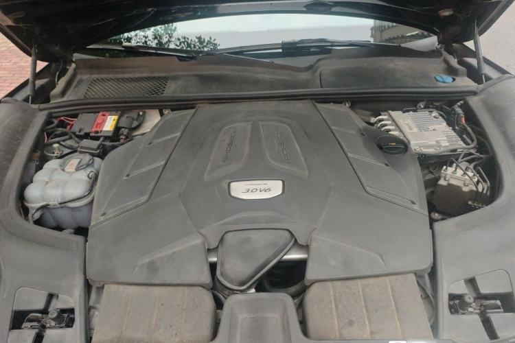 Used Porsche Cayenne 2019 Cayenne 3.0T Engine Bay