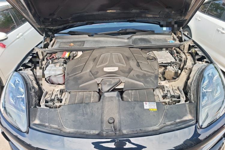 Used Porsche Cayenne 2019 Cayenne 3.0T Engine Bay