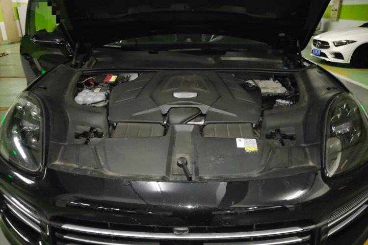 Used Porsche Cayenne 2019 Cayenne 3.0T Engine Bay
