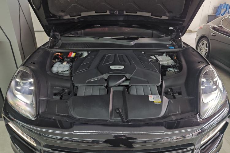 Used Porsche Cayenne 2019 Cayenne 3.0T Engine Bay