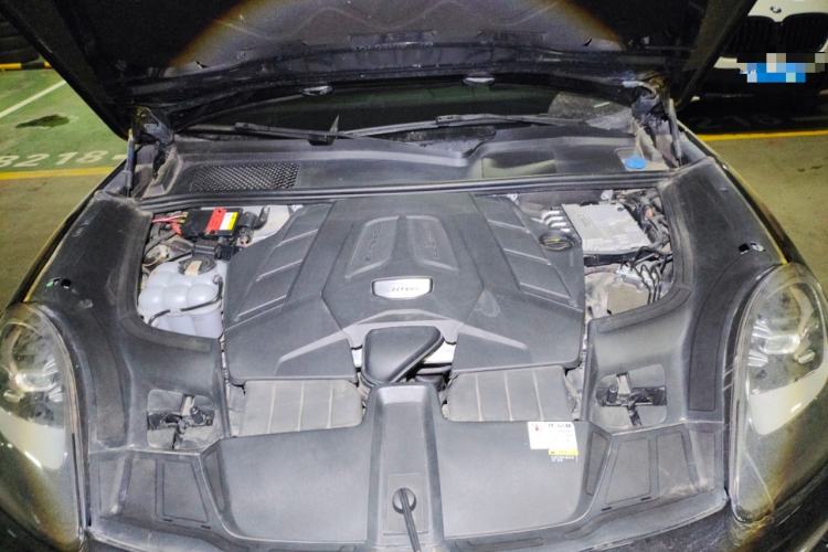 Used Porsche Cayenne 2019 Cayenne 3.0T Engine Bay