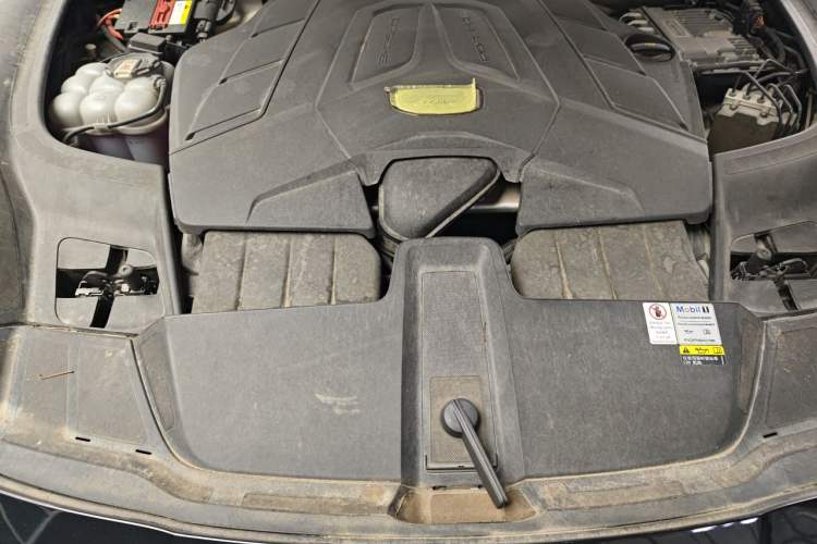 Used Porsche Cayenne 2019 Cayenne 3.0T Engine Bay
