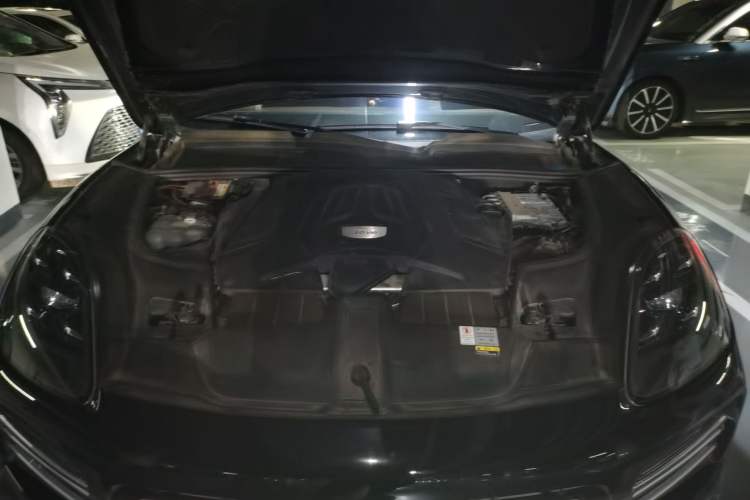 Used Porsche Cayenne 2019 Cayenne 3.0T Engine Bay