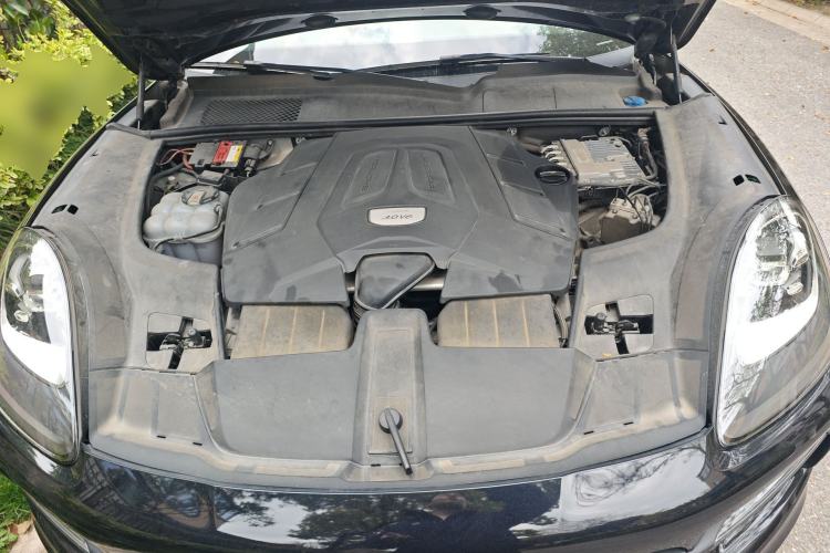 Used Porsche Cayenne 2019 Cayenne 3.0T Engine Bay