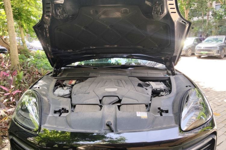 Used Porsche Cayenne 2019 Cayenne 3.0T Engine Bay